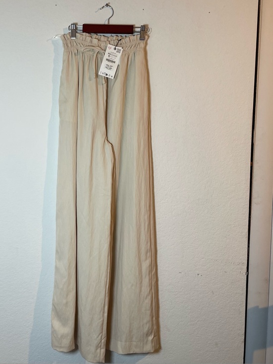 Zara Pants - Zara Women's Beige Wide-Leg
Drawstring Elastic Waist
Relaxed Fit Pants
